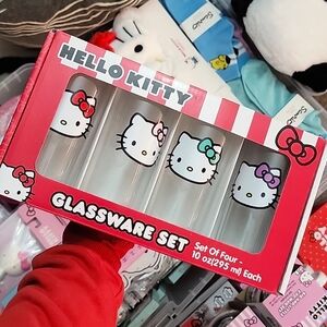 Hello Kitty Glassware Set
